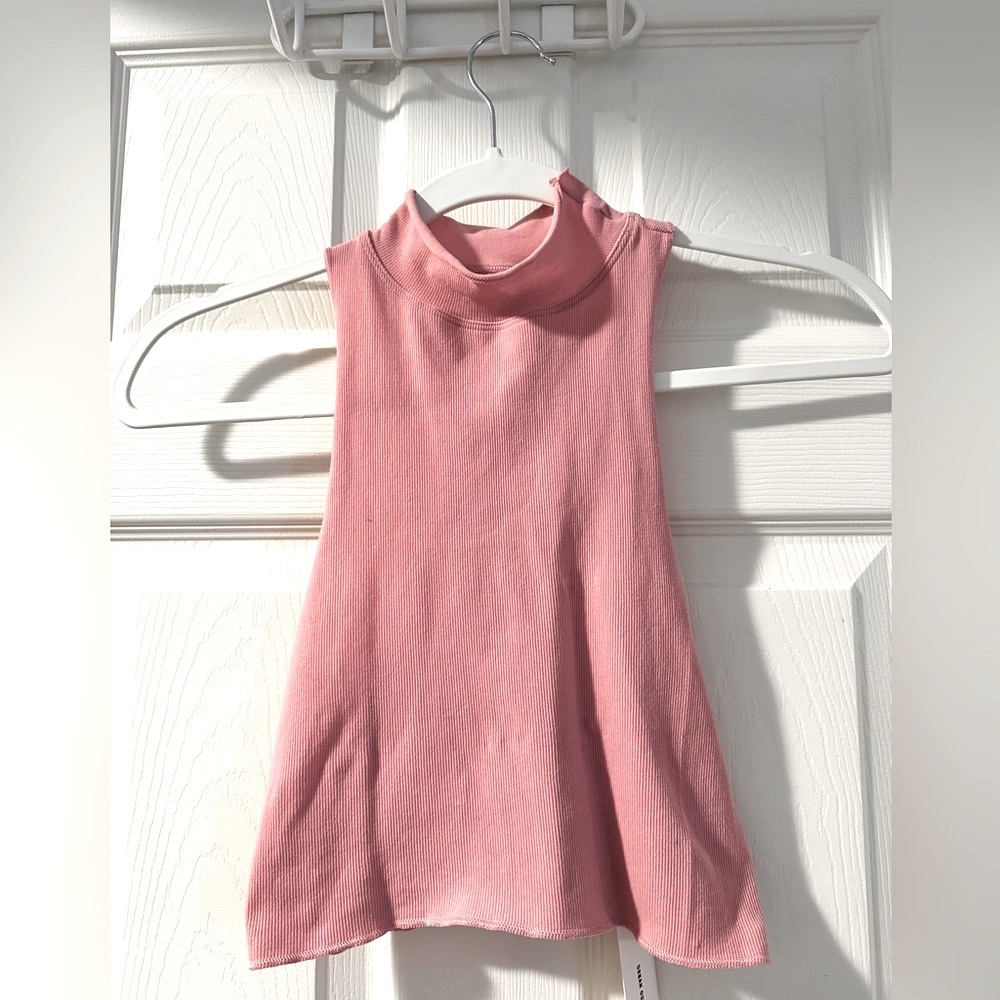 Urban outfitters sleeveless top in size M. with Tags. Super Stretchy Material.